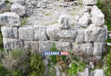 Qyteti antik Helikranon: misteri i madh arkeologjik i fshehur në Malçan – VIDEO Qyteti antik Helikranon: misteri i madh arkeologjik i fshehur në Malçan Në thellësi të tokës së Epirit, rreth 35 km larg nga Saranda, fshihet një nga enigmat më të mëdha të historisë së lashtë shqiptare. Një qytet i heshtur prej shekujsh, i mbuluar nga bimësia dhe harresa, por që vijon të flasë përmes mureve, gurëve dhe legjendave. Është qyteti antik i Malçanit, në bashkinë Finiq – një vend që gjithnjë e më shumë po lidhet me emrin e lashtë Helikranon.