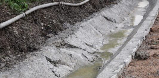 Banorët denoncojnë Punime pa cilësi në Delvinë