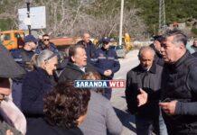 Borsh/ Banorët e Qazim Pali sërish në protestë: “Pronat i kemi me ligj, por na i rrëmbejnë” Banorët e fshatit Qazim Pali në Borsh kanë dalë sërish në protestë, duke kundërshtuar bllokimin e çertifikatave të pronësisë për rreth 100 hektarë tokë që ata thonë se e kanë përfituar ligjërisht sipas ligjit nr. 7501.