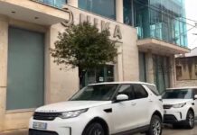 Evazion miliona euro në Sarandë, nën hetim administratorët e “Nikaj” sh.p.k. dhe zyrtarë të Tatimeve Evazion miliona euro në Sarandë, nën hetim administratorët e “Nikaj” sh.p.k. dhe zyrtarë të Tatimeve Një operacion i gjerë hetimor ka tronditur qytetin e Sarandës, pasi administratorët e shoqërisë “Nikaj” sh.p.k., që administron një nga qendrat tregtare më të njohura në zonë, janë vënë nën hetim për një sërë veprash të rënda penale në fushën ekonomike.