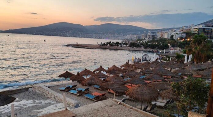 JEPET ME QIRA Ambient Beach Bar në Sarandë JEPET ME QIRA Ambient Beach Bar në Sarandë