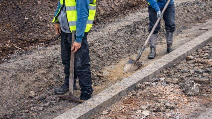 Pas denoncimit në Saranda Web rifillojnë punimet për korrigjimin e kanalit në Delvinë Pas denoncimit në Saranda Web, rifillojnë punimet për korrigjimin e kanalit në Delvinë