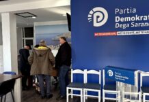 Zhvillohen sot votimet për kryetarin e ri të degës së Partisë Demokratike në Sarandë Ditën e sotme zhvillohet procesi i votimit për zgjedhjen e kryetarit të ri të degës së Partisë Demokratike në Sarandë, një proces i rëndësishëm për strukturat lokale të kësaj force politike.