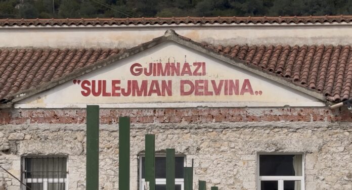 Sherri mes nxënësve në Delvinë përfundon me vendim ekstrem: përjashtohet nga shkolla gjimnazisti