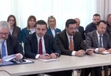 Rama: “Në Shqipëri nuk ka oligarkë”. Ju nuk i meritoni të gjitha të zezat që thonë për ju Rama: “Në Shqipëri nuk ka oligarkë”, deklaratë që ngre sërish debat për marrëdhënien mes politikës dhe biznesit