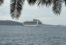 Nis sezoni i kroçerave në Sarandë: “Sapphire Princess” sjell rreth 2600 turistë Saranda ka mirëpritur mëngjesin e kësaj të marte kroçerën e parë për sezonin turistik 2026. Anija turistike “Sapphire Princess”, pjesë e flotës "Princess Cruises"