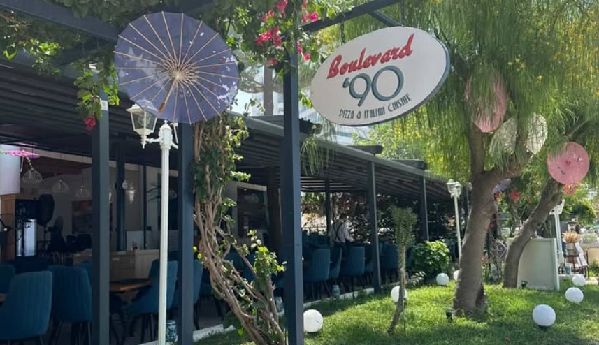 Njoftim pune për staf në Restorant Bulevard '90