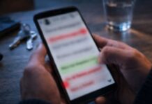 Shqetësonte me telefonata dhe mesazhe 2 shtetase, procedohet penalisht Shqetësonte me telefonata dhe mesazhe 2 shtetase, procedohet penalisht Një 39-vjeçar është proceduar penalisht në Sarandë pasi dyshohet se ka shqetësuar dy shtetase përmes telefonatave dhe mesazheve.