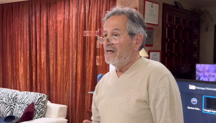 Promovohet libri i Vangjel Agora: “Atje ku shkëndija e artit skenik bëri strehë”