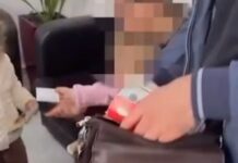 Gjeti çantën me 17,000 $, qytetari nga Ksamili njofton në Saranda Web dhe e dorëzon në Polici Gjeti çantën me 17,000 $, qytetari nga Ksamili njofton në Saranda Web dhe e dorëzon në Polici