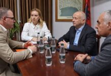 Vasil Llajo takim në ASHK Sarandë për problematikat e zonës së Sarandës dhe Finiqit Deputeti Vasil Llajo zhvillon takim në Agjencinë Shtetërore të Kadastrës për problematikat e zonës së Sarandës dhe Finiqit