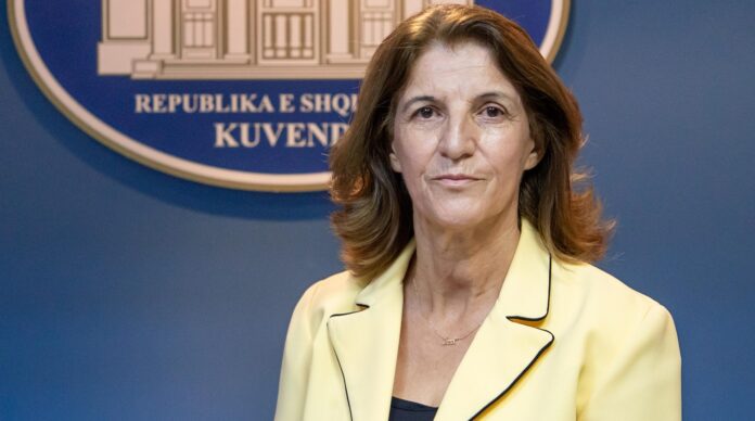Ana Dajko depoziton në parlament projektligjin për heqjen e TVSH për produktet ushqimore bazë në Shqipëri