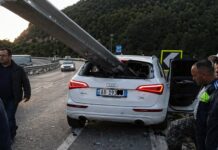 Aksident i rëndë te tuneli i Llogarasë, barriera metalike depërton tej për tej automjetin Aksident i rëndë te tuneli i Llogarasë, barriera metalike depërton tej për tej automjetin.