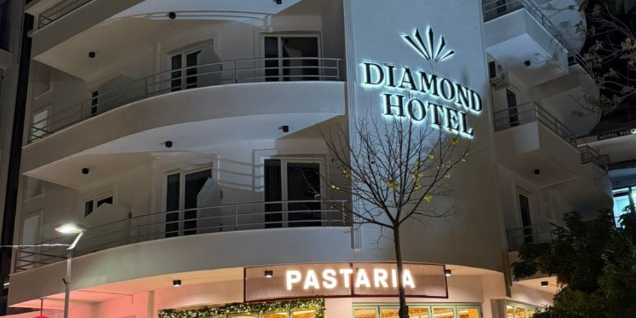 Diamond Hotel kërkon Receptioniste turni 2, Kamariere, Banakier dhe Nd. Kuzhiniere