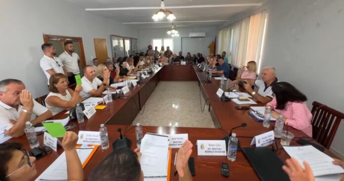 Mbledhja e Këshillit Bashkiak Sarandë 30 Korrik 2025 - Miratohen panelet diellore në Heremec