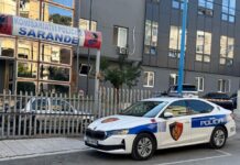 Plagoset me thikë i riu në Sarandë, shpallet në kërkim autori. Policia: konflikti për motive të dobëta Plagoset me thikë i riu në Sarandë, shpallet në kërkim autori