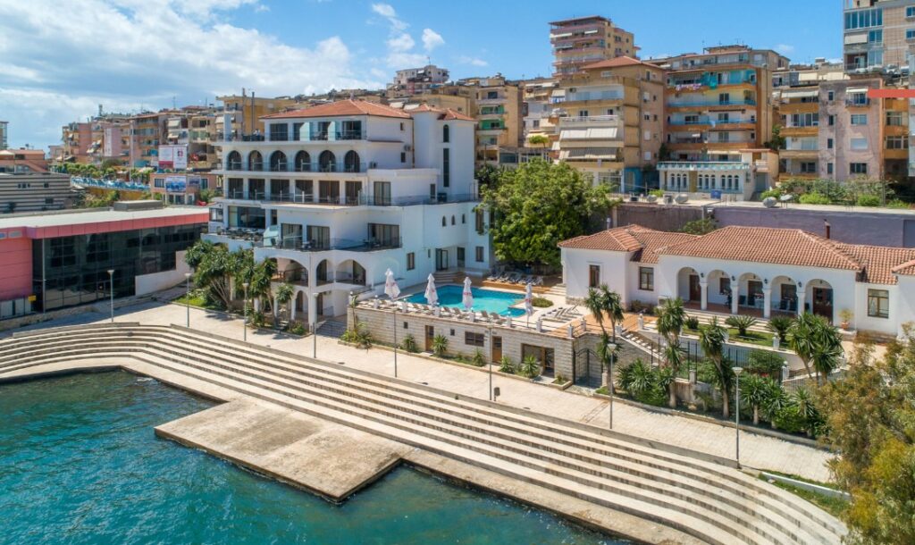 Hotel "Palma City" në Sarandë kërkon të punësojë Recepsionist/e