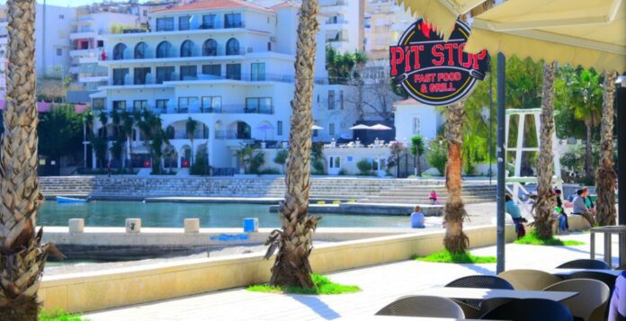 Pit Stop në Shëtitoren e Sarandës kërkon të punësojë staf për sezonin. Pozicionet e lira janë:  - Kamarier  - Banakier