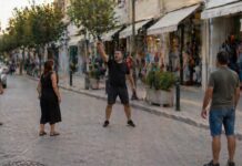 Prishi qetësinë publike duke bërtitur me një lodër në dorë, procedohet penalisht Prishi qetësinë publike duke bërtitur me një lodër në dorë, procedohet penalisht