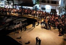 Qindra besimtarët ortodoksë në Sarandë kremtojnë të Premten e Zezë – VIDEO Qindra besimtarët ortodoksë në Sarandë kremtojnë të Premten e Zezë