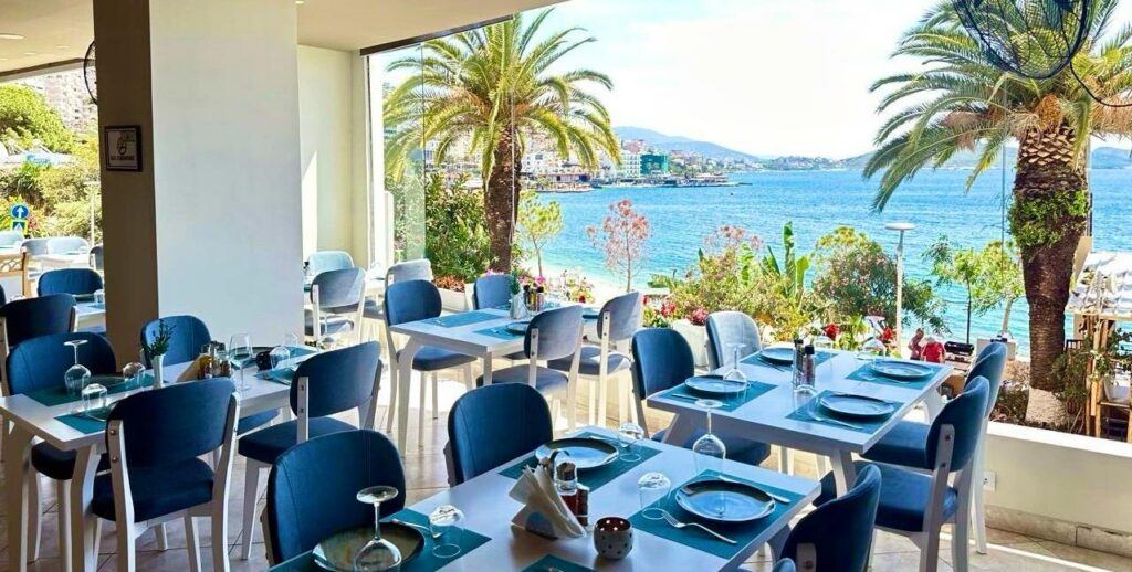 Njoftim Punësimi në Restaurant Balcony mbi Shëtitoren e Sarandës