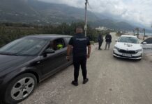 Policia Bashkiake Himarë ndalon një shofer në gjendje të dehur, bënte manovra të rrezikshme Policia Bashkiake Himarë ndalon një shofer në gjendje të dehur, bënte manovra të rrezikshme