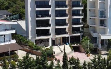 Jepet me qira ambient biznesi nรซ Sarandรซ me 9 vendparkime, รงmimi 23,000 euro/vit Jepet me qira ambient biznesi nรซ Sarandรซ me 9 vendparkime, รงmimi 23,000 euro/vit.