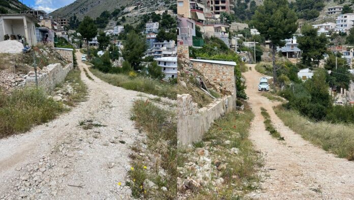 banorët e lugu i dardhës në sarandë Banorët e “Lugut të Dardhës” në Sarandë: Prej 20 vitesh me rrugë të shkatërruar dhe pa ndriçim