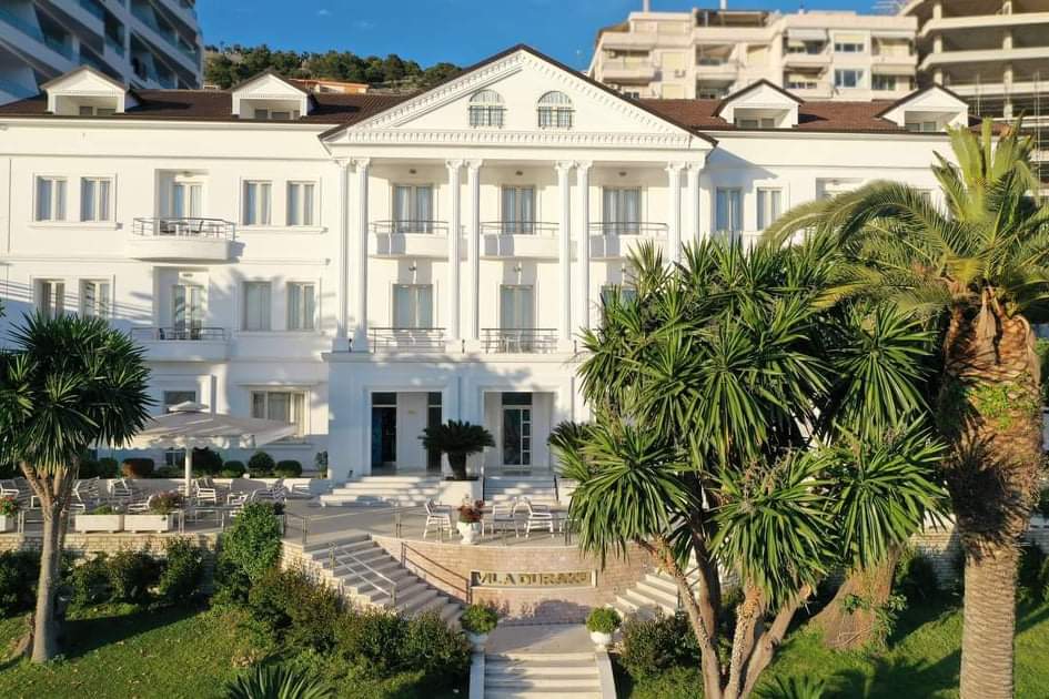 Vila Duraku kërkon Punonjëse për Mëngjeset, Recepsionist/e dhe Sanitare