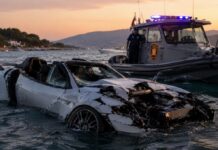 Policia jep detaje për aksidentin në Ksamil ku humbi jetën 22-vjeçari Policia jep detaje për aksidentin në Ksamil ku humbi jetën 22-vjeçari. Rreth orës 18:30, në Ksamil, shtetasi Albiano Kreçi, rreth 22 vjeç, banues në Ksamil