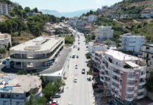 Terminali në Sarandë nis funksionimin, por autobusët vijojnë të futen në qytet për parkim Nis funksionimin Terminali në Sarandë, por autobusët vijojnë të futen në qytet për parkim