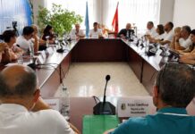 Pas protestave Këshilli Bashkiak diskuton kërkesën për linjën Delvinë-Sarandë Pas protestave Këshilli Bashkiak Sarandë diskuton kërkesën për linjën Delvinë-Sarandë