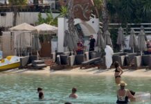 Vrasja e turistit portugez në Ksamil, zbardhet dinamika: 11 të arrestuar dhe 2 në kërkim Një mbrëmje pushimesh në Ksamil përfundoi tragjikisht për turistin e ri portugez Luis Miguel Varela Mendes, i cili humbi jetën pas një konflikti të dhunshëm në orët e para të 18 gushtit.