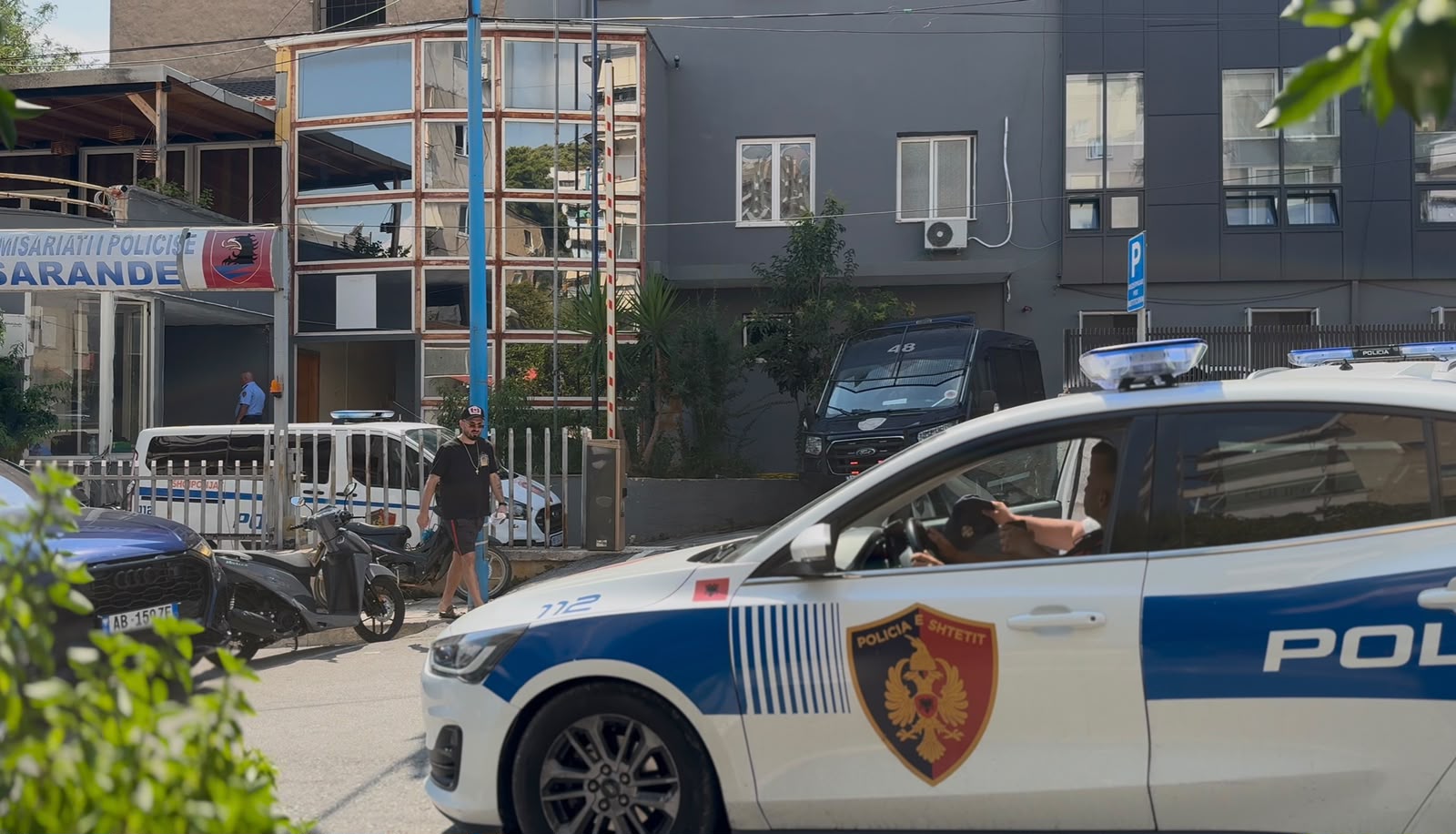Gjykata jep vendimin për 20 të arrestuarit si shpërndarës në Shëtitoren e Sarandës