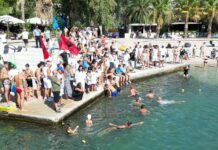 U zhvillua në Sarandë Maratona e Notit “Idriz Muço” – VIDEO e aktivitetit U zhvillua në Sarandë Maratona e Notit “Idriz Muço” Në Sarandë u zhvillua sot, 6 shtator 2026, Maratona e Notit “Idriz Muço”, aktivitet tradicional që mban emrin e një prej figurave të njohura të notit shqiptar.