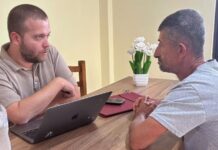 Ardit Bido takim me një qytetar në Konispol: Hallet tuaja do të përcillen pranë institucioneve Ardit Bido takim me një qytetar në Konispol: Hallet tuaja do të përcillen pranë institucioneve